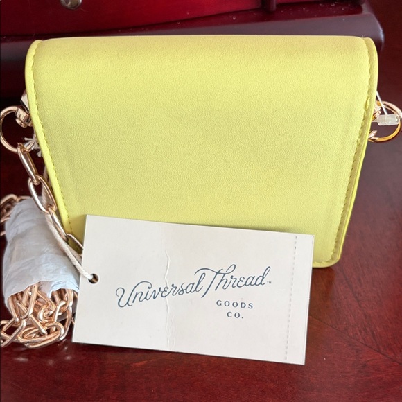 Universal Thread Mini Bag with Gold Chain - Picture 3 of 9